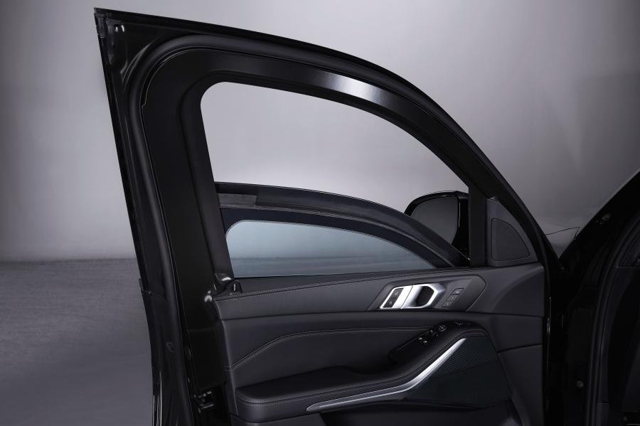 Детали интерьера BMW X5 Protection VR6 (G05) 2019 года  (фото 19 из 26)